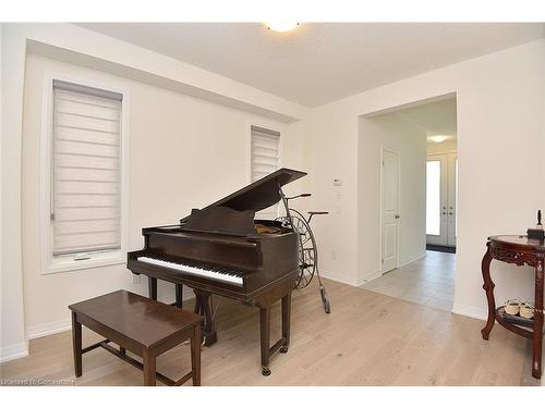 28 Fairey Crescent Crescent, Mount Hope, ON - Indoor Photo Showing Other Room