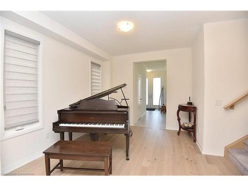 28 Fairey Crescent Crescent, Mount Hope, ON - Indoor Photo Showing Other Room