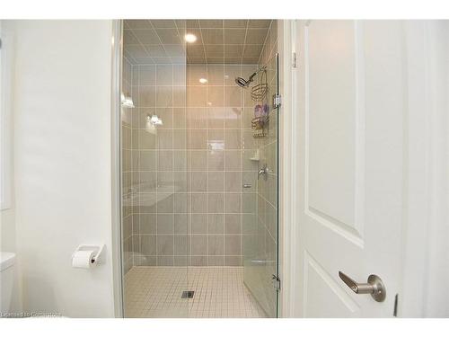 28 Fairey Crescent Crescent, Mount Hope, ON - Indoor Photo Showing Bathroom