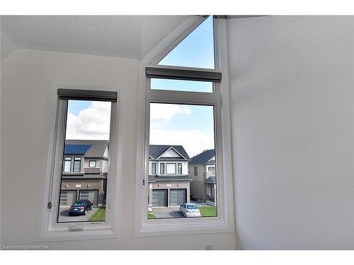 28 Fairey Crescent Crescent, Mount Hope, ON - Indoor Photo Showing Other Room