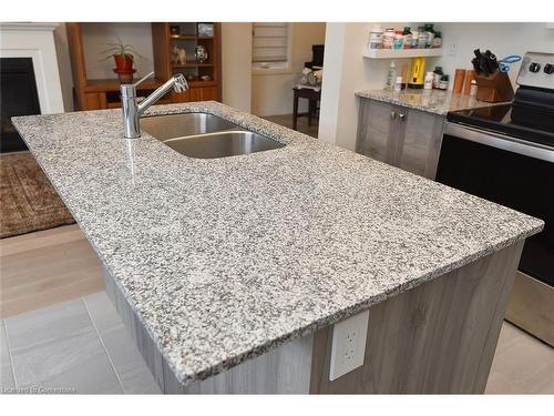 28 Fairey Crescent Crescent, Mount Hope, ON - Indoor Photo Showing Kitchen With Double Sink