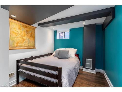 1554 Main Street E, Hamilton, ON - Indoor Photo Showing Bedroom