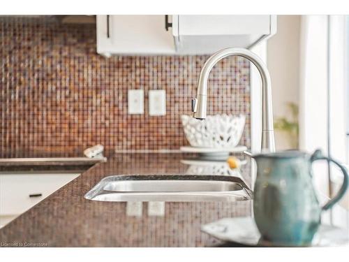 70 Glen Cannon Drive, Hamilton, ON - Indoor Photo Showing Kitchen