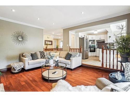 70 Glen Cannon Drive, Hamilton, ON - Indoor Photo Showing Living Room