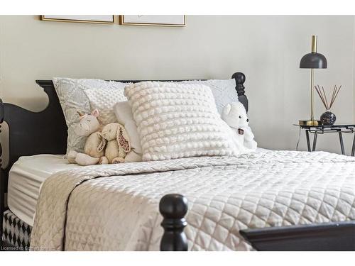 70 Glen Cannon Drive, Hamilton, ON - Indoor Photo Showing Bedroom