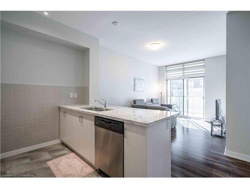 509-85 Robinson Street, Hamilton, ON - Indoor Photo Showing Kitchen With Double Sink