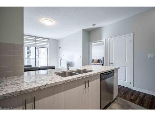 509-85 Robinson Street, Hamilton, ON - Indoor Photo Showing Kitchen With Double Sink