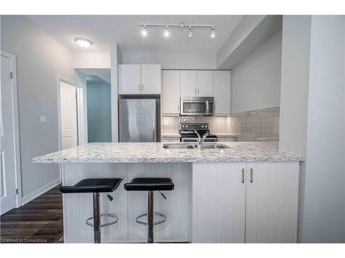 509-85 Robinson Street, Hamilton, ON - Indoor Photo Showing Kitchen With Upgraded Kitchen