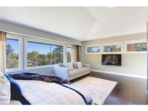 10 Reservoir Road, Stoney Creek, ON - Indoor Photo Showing Living Room