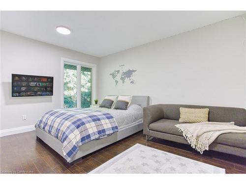 10 Reservoir Road, Stoney Creek, ON - Indoor Photo Showing Bedroom