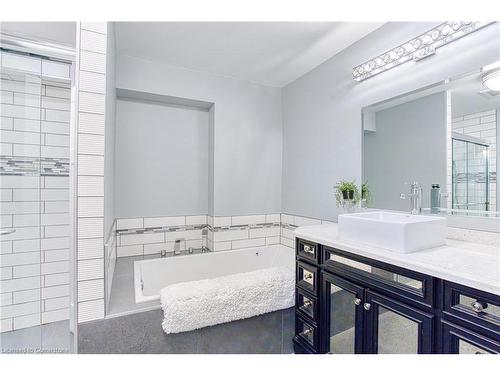 10 Reservoir Road, Stoney Creek, ON - Indoor Photo Showing Bathroom