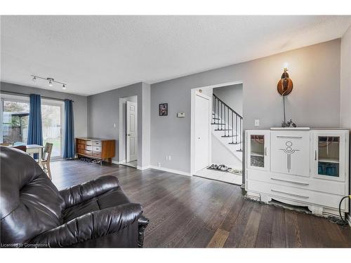 804 Nebo Road, Hamilton, ON - Indoor Photo Showing Living Room