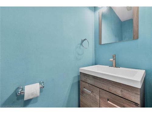 804 Nebo Road, Hamilton, ON - Indoor Photo Showing Bathroom