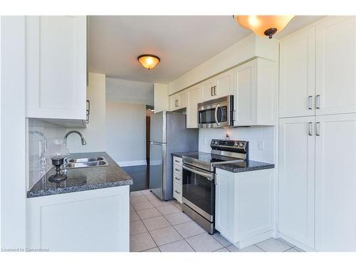 Ph 3-4850 Glen Erin Drive, Mississauga, ON - Indoor Photo Showing Kitchen With Double Sink