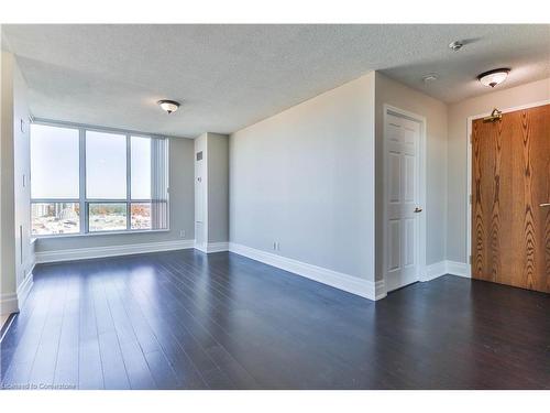 Ph 3-4850 Glen Erin Drive, Mississauga, ON - Indoor Photo Showing Kitchen