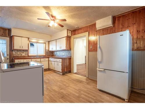 254 Darling Street, Brantford, ON - Indoor Photo Showing Kitchen