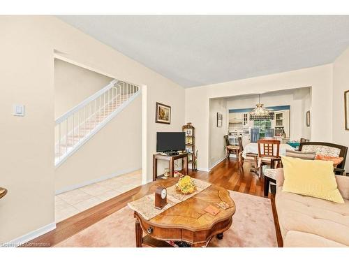 47-3037 Glencrest Road, Burlington, ON - Indoor Photo Showing Living Room