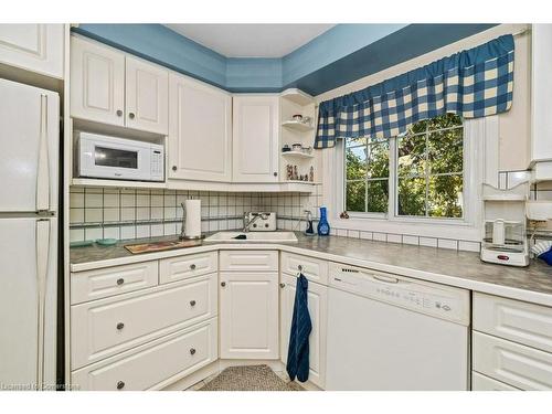 47-3037 Glencrest Road, Burlington, ON - Indoor Photo Showing Kitchen