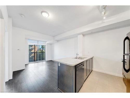 606-85 Robinson Street, Hamilton, ON - Indoor Photo Showing Kitchen With Double Sink