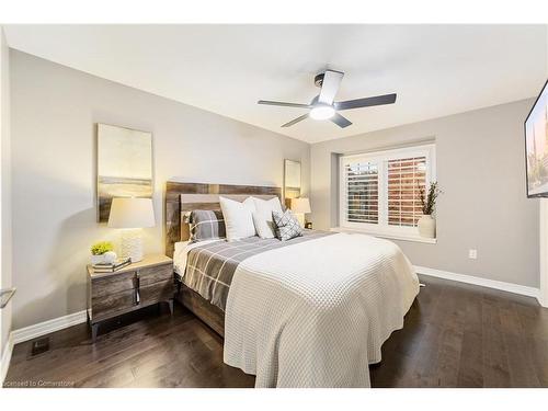 2-2086 Ghent Avenue, Burlington, ON - Indoor Photo Showing Bedroom