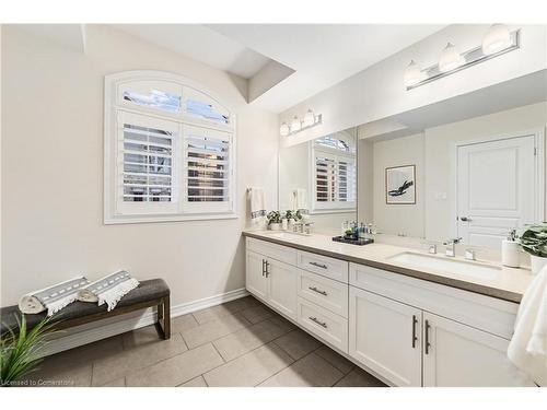 2-2086 Ghent Avenue, Burlington, ON - Indoor Photo Showing Bathroom