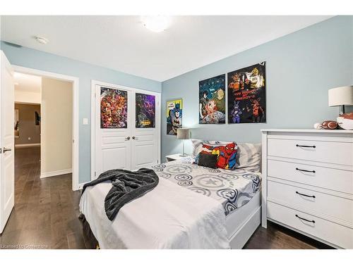 2-2086 Ghent Avenue, Burlington, ON - Indoor Photo Showing Bedroom