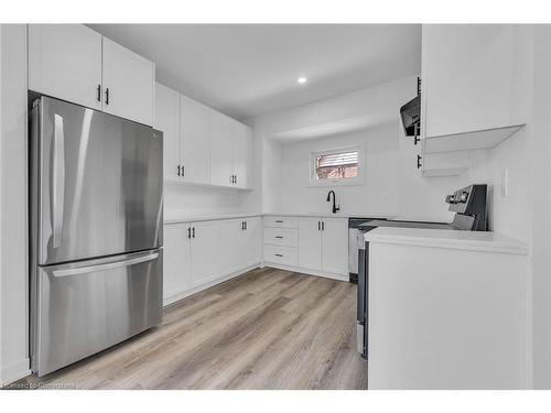 21 Weir Street S, Hamilton, ON - Indoor Photo Showing Kitchen