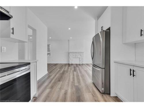 21 Weir Street S, Hamilton, ON - Indoor Photo Showing Kitchen