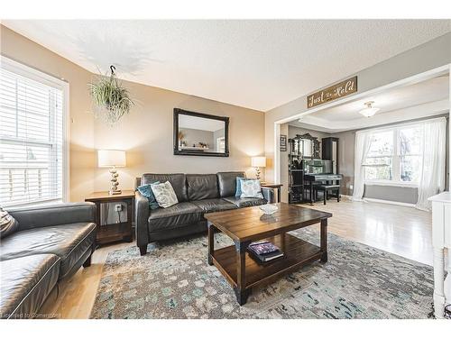 70 Hollybush Drive, Waterdown, ON - Indoor Photo Showing Living Room