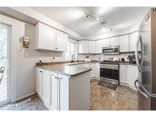 70 Hollybush Drive, Waterdown, ON - Indoor Photo Showing Kitchen