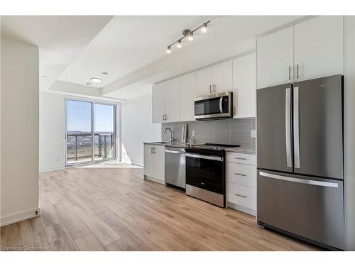 1604-335 Wheat Boom Drive, Oakville, ON - Indoor Photo Showing Kitchen