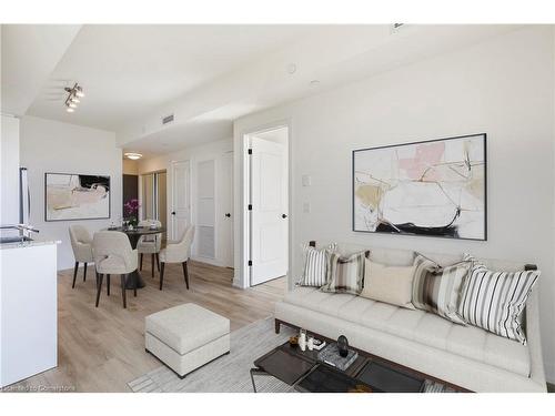 1604-335 Wheat Boom Drive, Oakville, ON - Indoor Photo Showing Living Room