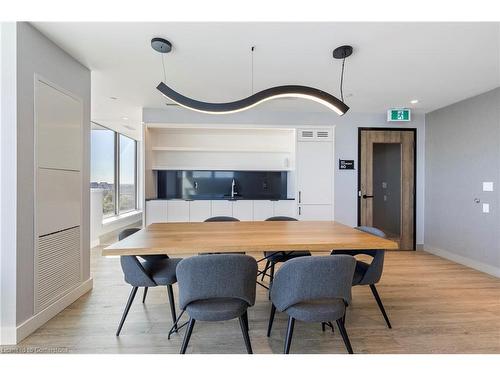 1604-335 Wheat Boom Drive, Oakville, ON - Indoor Photo Showing Dining Room