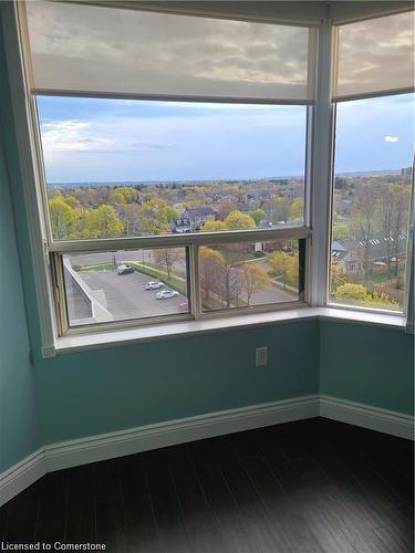 914-1270 Maple Crossing Boulevard, Burlington, ON - Indoor Photo Showing Other Room