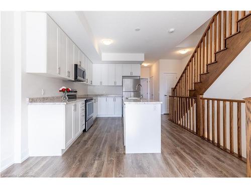 19-261 Skinner Road, Waterdown, ON - Indoor Photo Showing Kitchen