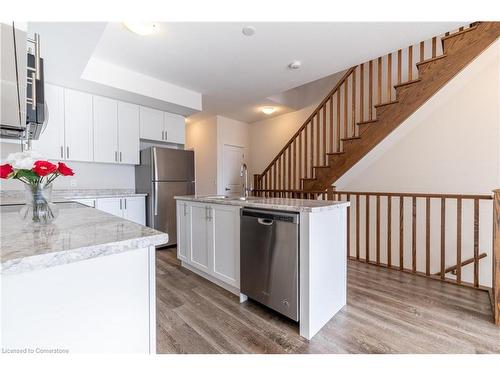 19-261 Skinner Road, Waterdown, ON - Indoor Photo Showing Kitchen