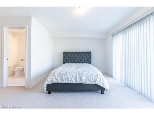 19-261 Skinner Road, Waterdown, ON - Indoor Photo Showing Bedroom