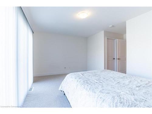 19-261 Skinner Road, Waterdown, ON - Indoor Photo Showing Bedroom