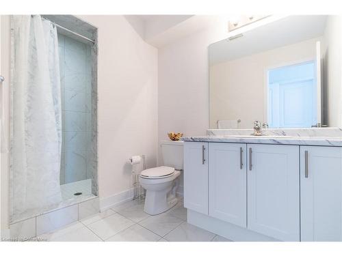 19-261 Skinner Road, Waterdown, ON - Indoor Photo Showing Bathroom