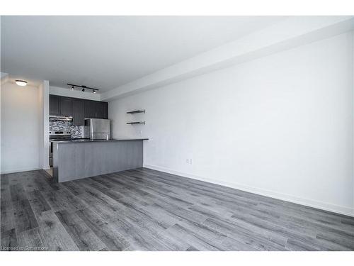 44-590 North Service Road, Hamilton, ON - Indoor Photo Showing Kitchen