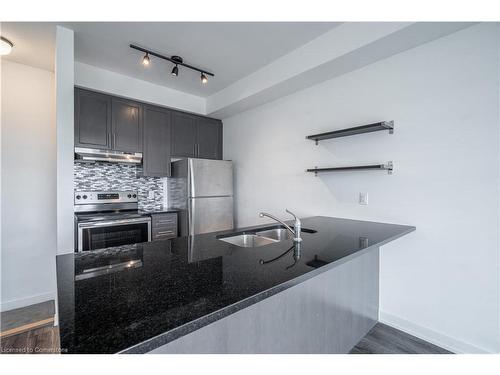 44-590 North Service Road, Hamilton, ON - Indoor Photo Showing Kitchen With Double Sink