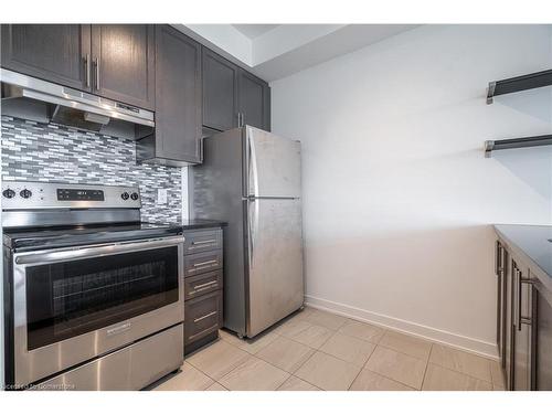 44-590 North Service Road, Hamilton, ON - Indoor Photo Showing Kitchen