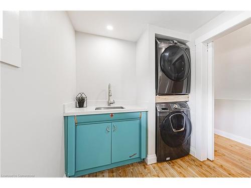 829 Forest Glen Avenue, Burlington, ON - Indoor Photo Showing Laundry Room