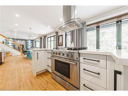 829 Forest Glen Avenue, Burlington, ON - Indoor Photo Showing Kitchen With Upgraded Kitchen