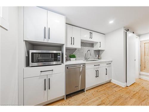 829 Forest Glen Avenue, Burlington, ON - Indoor Photo Showing Kitchen