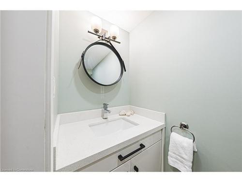 829 Forest Glen Avenue, Burlington, ON - Indoor Photo Showing Bathroom