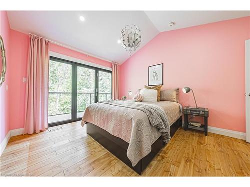 829 Forest Glen Avenue, Burlington, ON - Indoor Photo Showing Bedroom