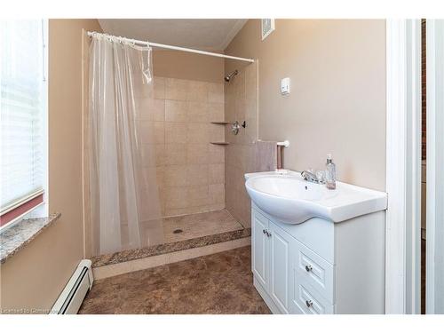 3008 Main St N, Jarvis, ON - Indoor Photo Showing Bathroom