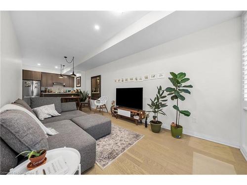 203-12 Blanshard Street, Hamilton, ON - Indoor Photo Showing Living Room