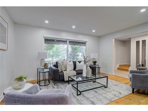 42 Mccrae Drive, Welland, ON - Indoor Photo Showing Living Room